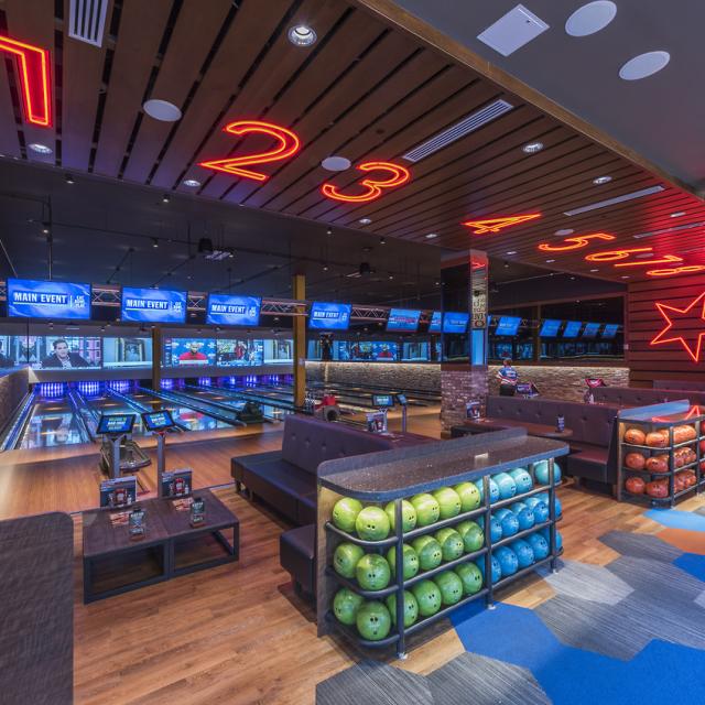 Main Event Orlando vip bowling lanes