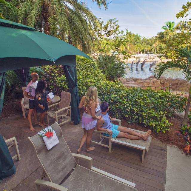 Couples sitting at their cabana in Discovery Cove®