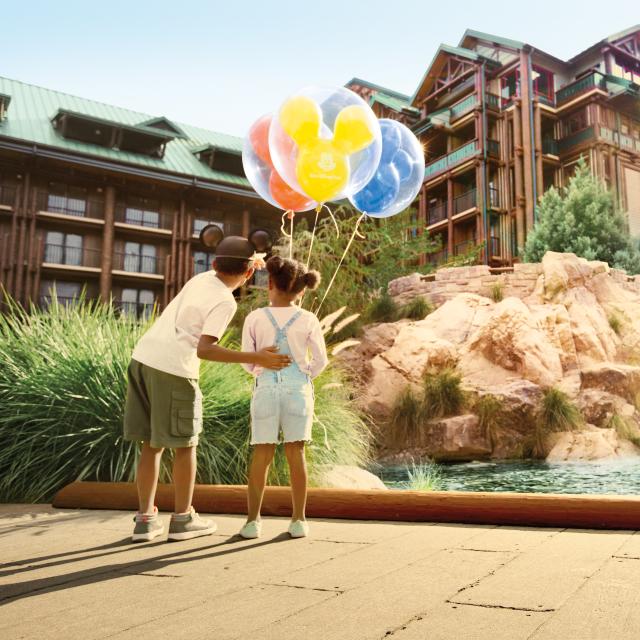 Disney's Wilderness Lodge children looking at exterior