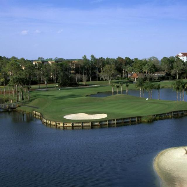 Hawk's Landing Golf Club lake and sand trap